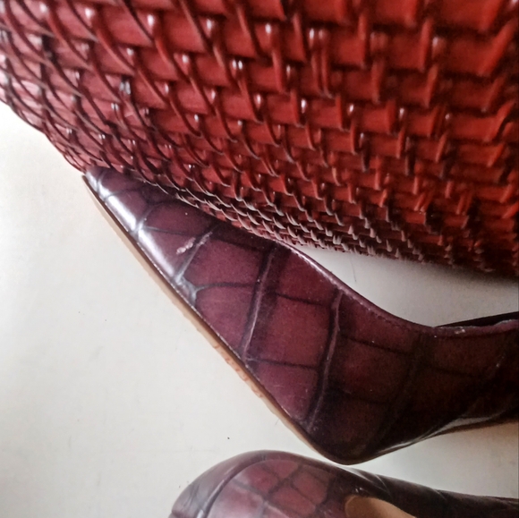 VINCE CAMUTO Flare heel pump - Picture 3 of 8